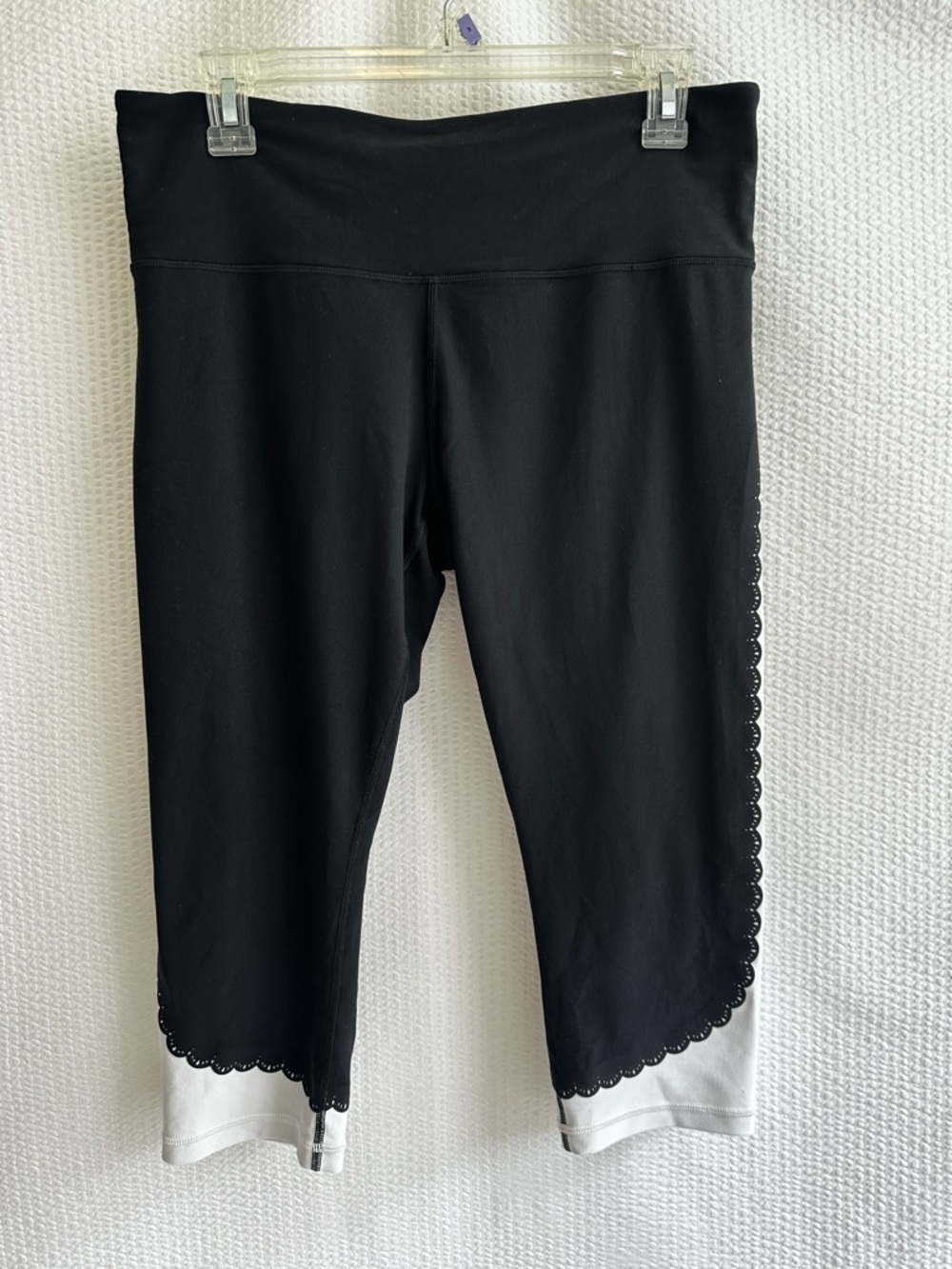 Athleta Elation Scallop Black White Capri Leggings Petite Large Pockets Yoga Gym